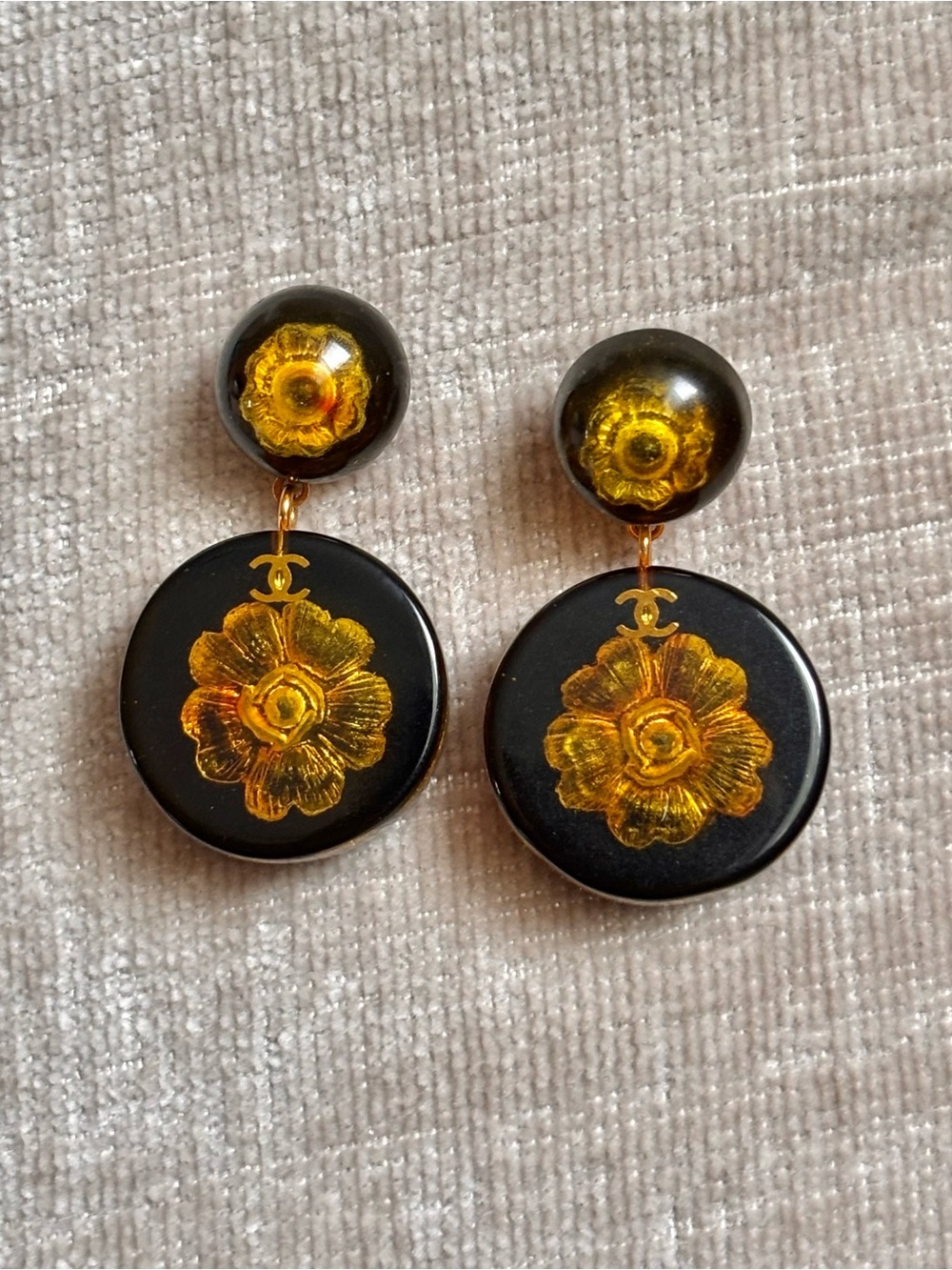 Authentic Chanel Rare Vintage Resin Flower camellia CC Clip-On Earrings